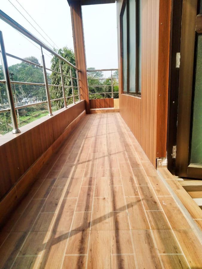 Woodland Lodge And Restaurant กูวาฮาติ ภายนอก รูปภาพ