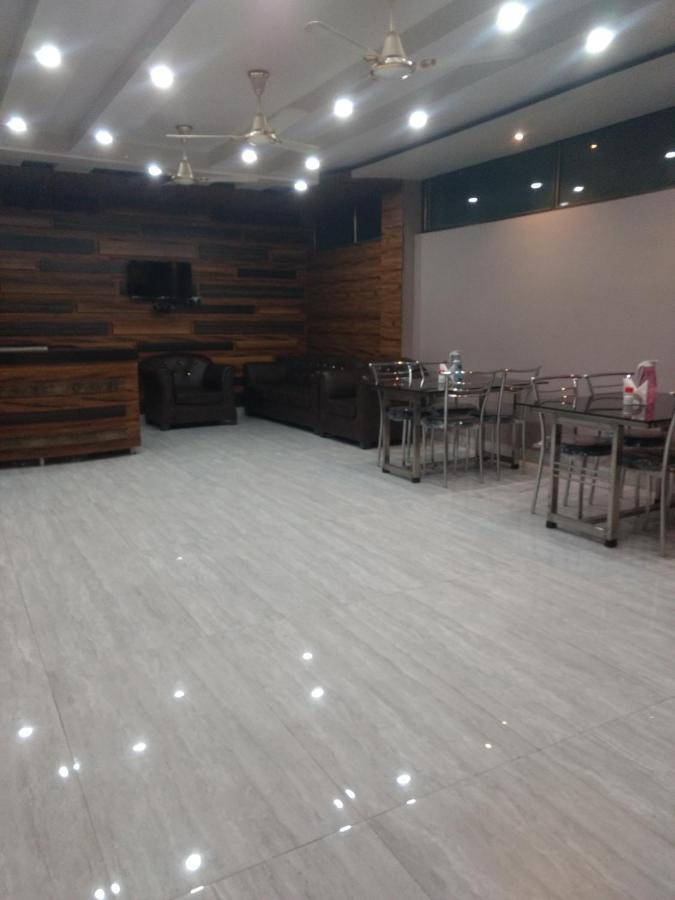 Woodland Lodge And Restaurant กูวาฮาติ ภายนอก รูปภาพ