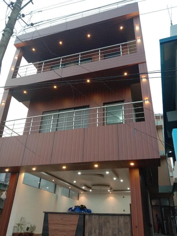 Woodland Lodge And Restaurant กูวาฮาติ ภายนอก รูปภาพ